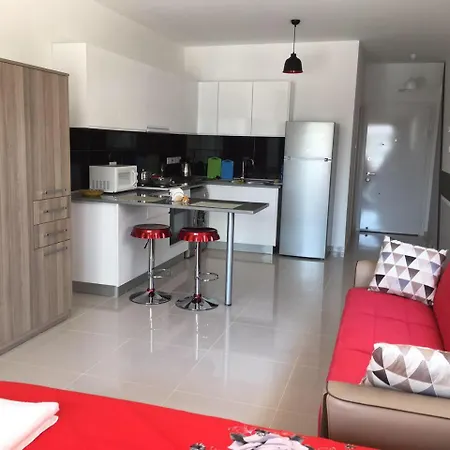 Caesar Hotel apartamentowy Trikomo